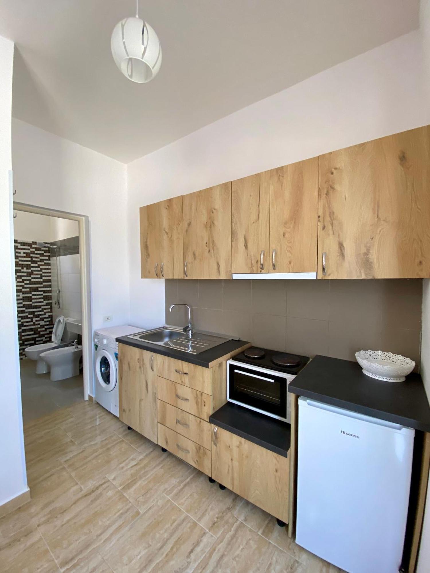 Holiday Cabins Vlore Будинок відпочинку *